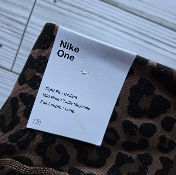 Nike One Dri Fit Leopard Glitter Leggings - Picture 8 of 8